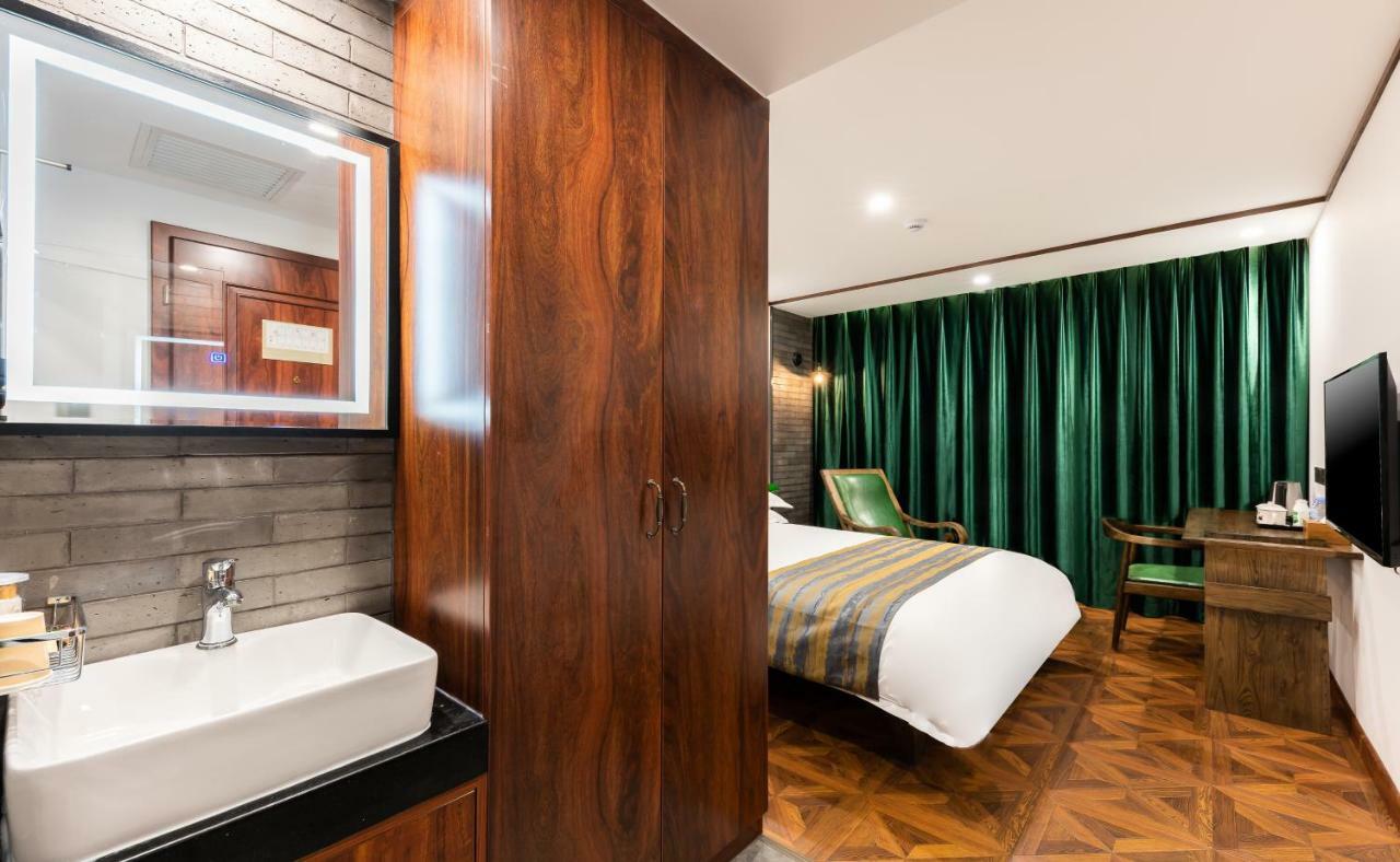 Nostalgia Hotel Near Prince Gong'S Mansion- Beihai Park, Tian'Anmen Square, Nanluoguxiang Hutong, Huguosi Hutong Snack Street, 5 Minutes Walk Away From Ping'Anli Subway Station, Free Ice Cream And Laundry Service,English Communication Well Beijing Exterior photo