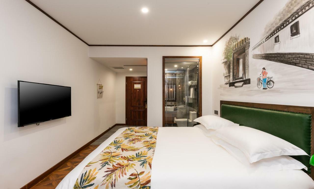 Nostalgia Hotel Near Prince Gong'S Mansion- Beihai Park, Tian'Anmen Square, Nanluoguxiang Hutong, Huguosi Hutong Snack Street, 5 Minutes Walk Away From Ping'Anli Subway Station, Free Ice Cream And Laundry Service,English Communication Well Beijing Exterior photo